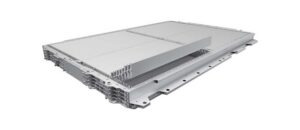 Tăng cường an toàn Được làm bằng nguyên liệu thô, lithium iron phosphate có một số đặc tính có lợi: sinh nhiệt chậm, tỏa nhiệt thấp và không giải phóng oxy. Thiết kế hình chữ nhật phẳng độc đáo cũng cải thiện hiệu quả làm mát và hiệu suất làm nóng. Bên cạnh đó, Blade Battery đã vượt qua bài kiểm tra xuyên đinh một cách an toàn mà không phát ra lửa hoặc khói.